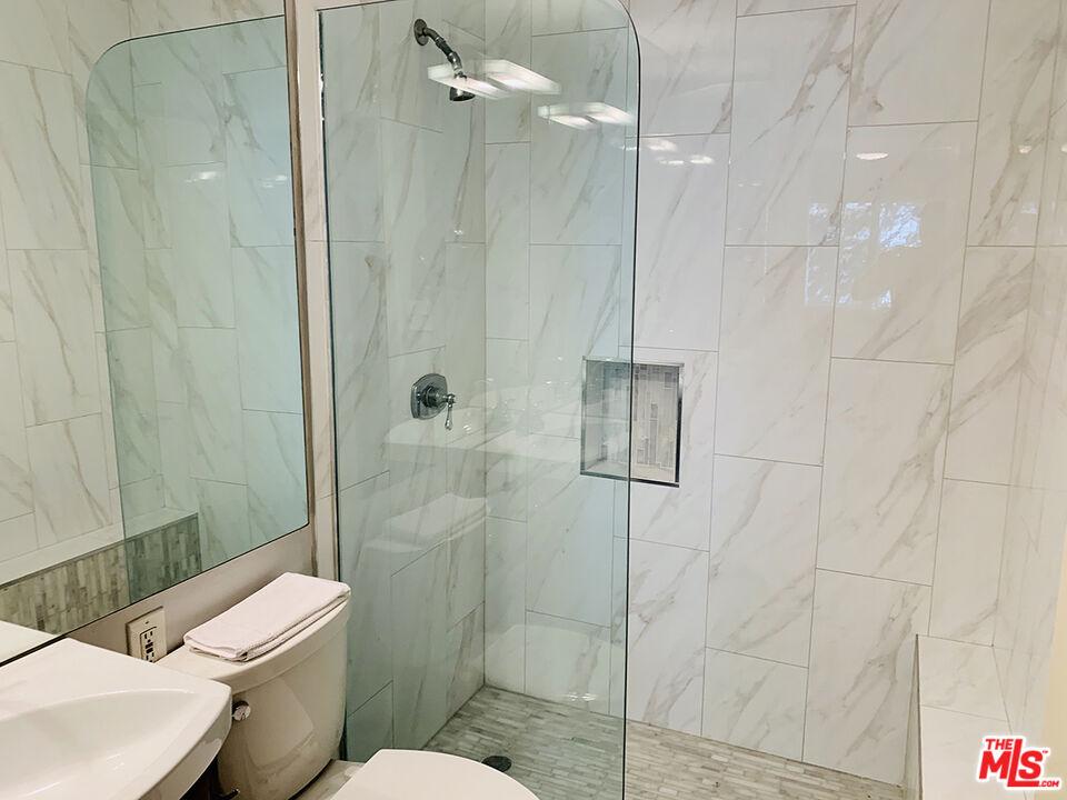 1219 SUNSET PLAZA DR Unit: 2