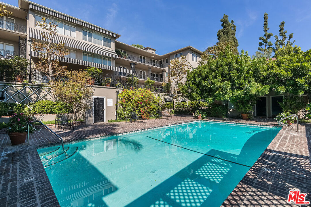 1219 SUNSET PLAZA DR Unit: 2