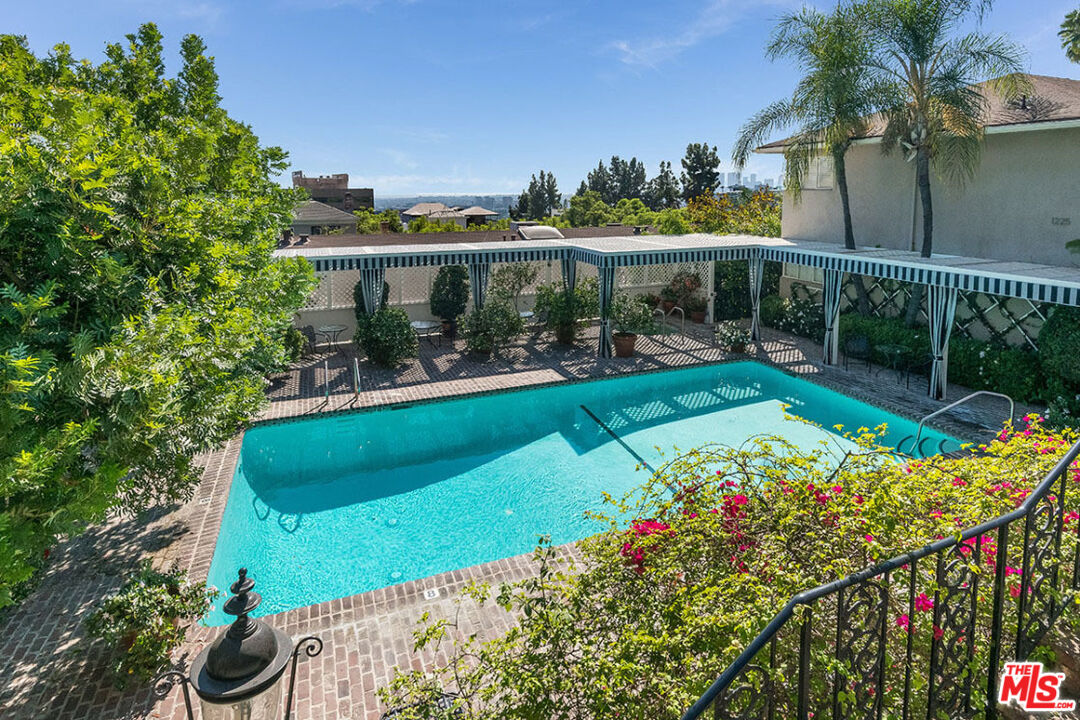 1219 SUNSET PLAZA DR Unit: 2