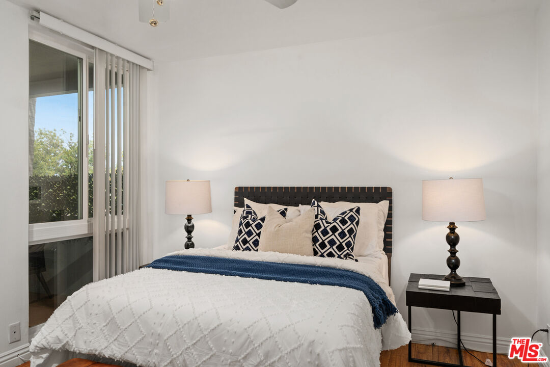 4915 Tyrone Ave Unit: 203