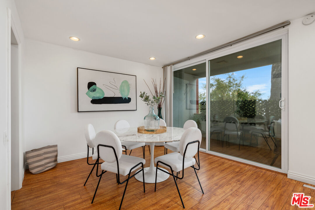 4915 Tyrone Ave Unit: 203