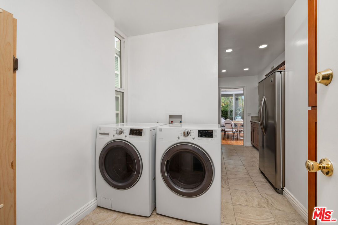 4915 Tyrone Ave Unit: 203