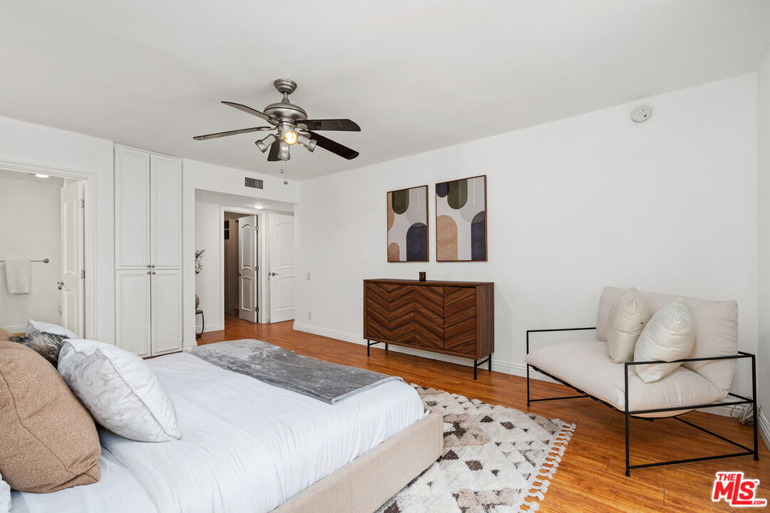 4915 Tyrone Ave Unit: 203