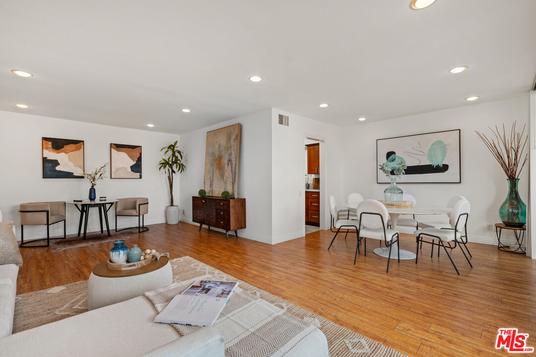 4915 Tyrone Ave Unit: 203