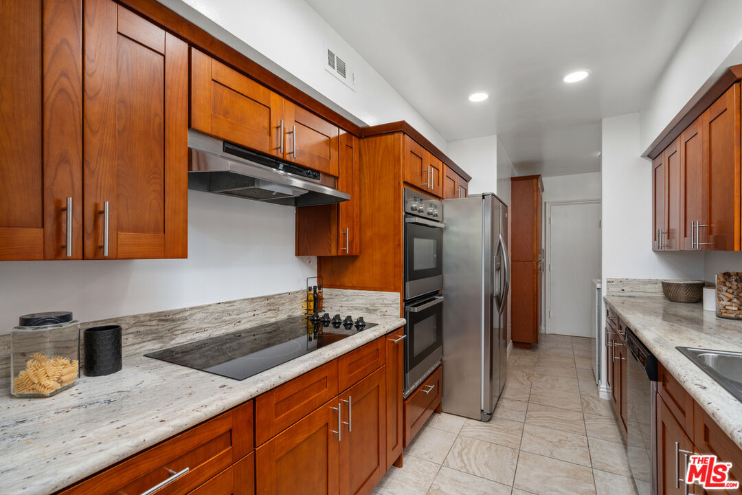 4915 Tyrone Ave Unit: 203