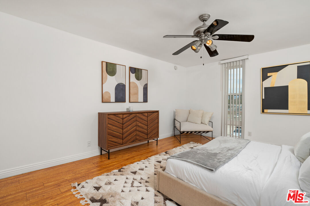 4915 Tyrone Ave Unit: 203