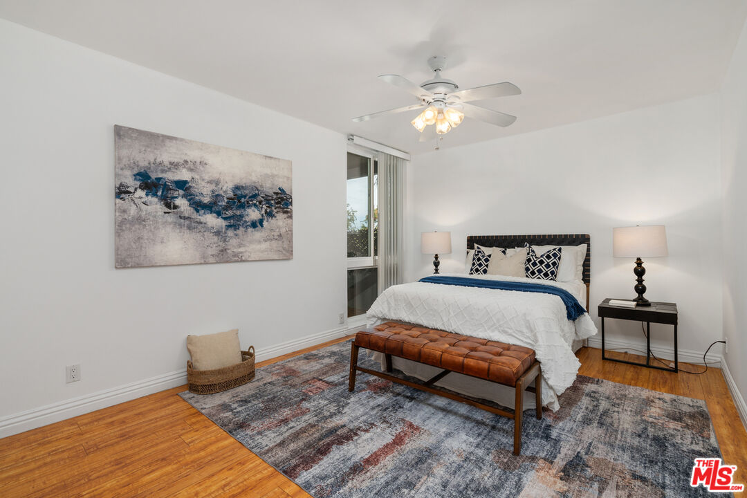 4915 Tyrone Ave Unit: 203