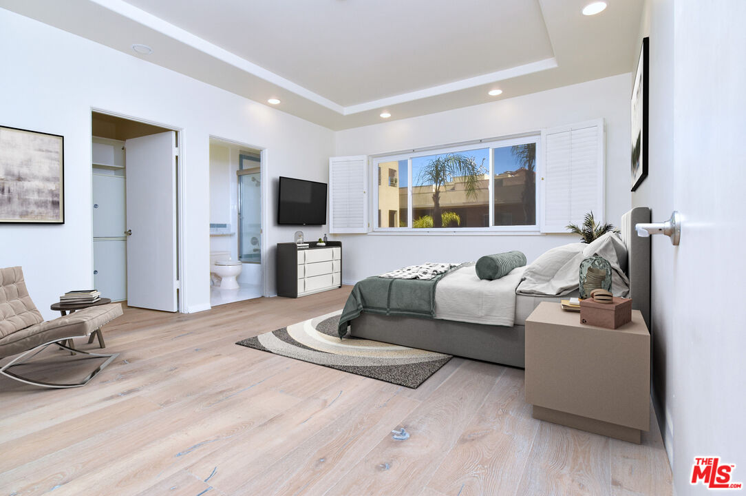 12841 Bloomfield St Unit: 306