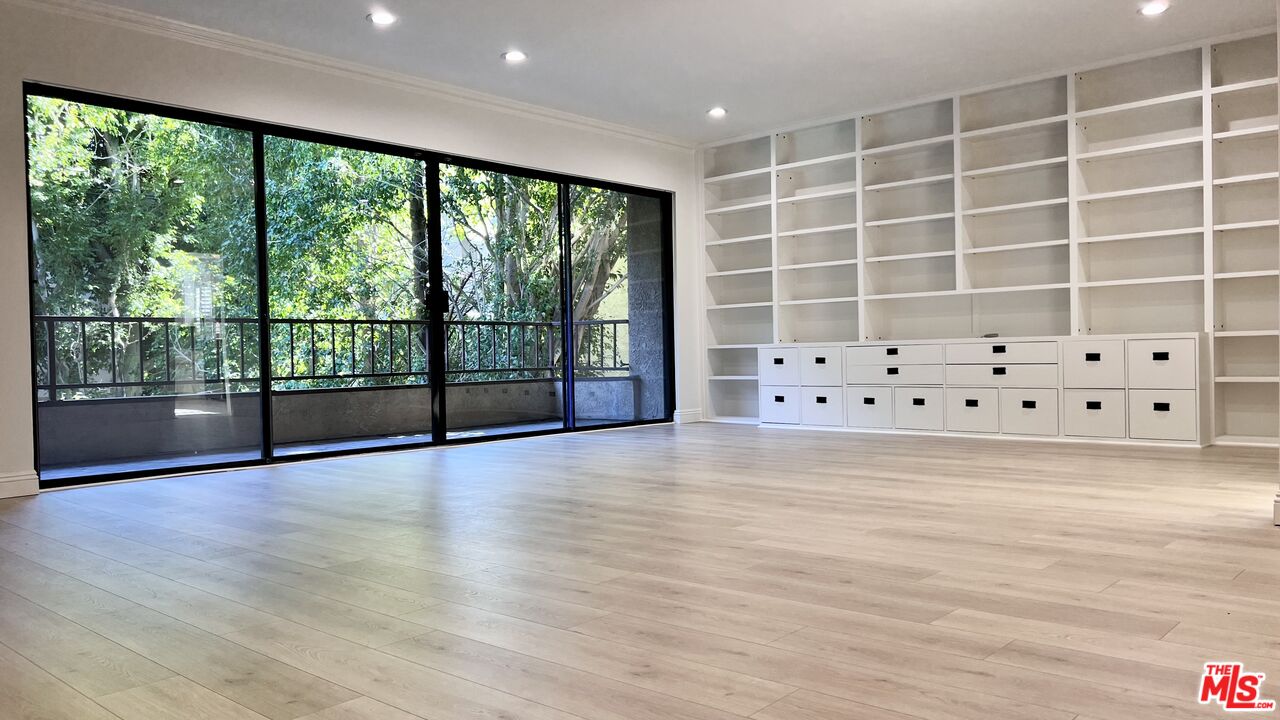 1124 N Kings Rd Unit: 103