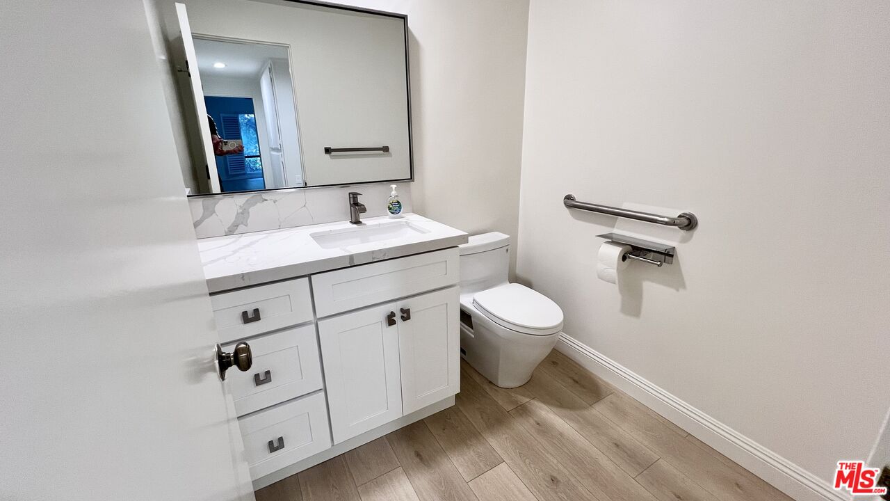 1124 N Kings Rd Unit: 103