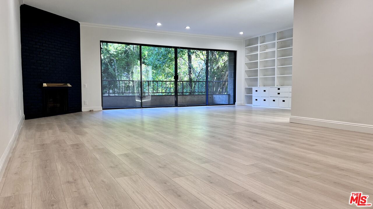 1124 N Kings Rd Unit: 103