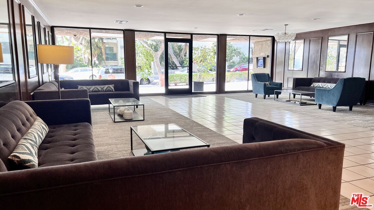 1124 N Kings Rd Unit: 103