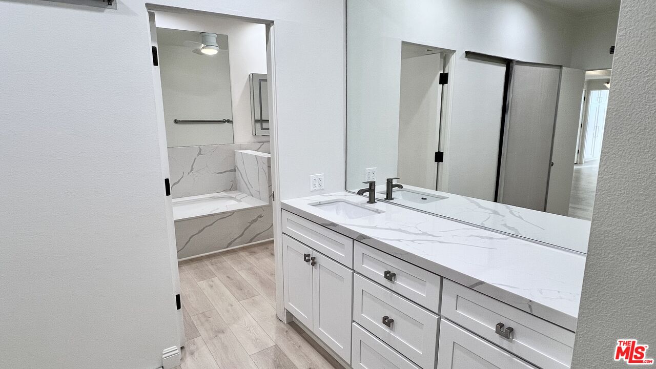 1124 N Kings Rd Unit: 103