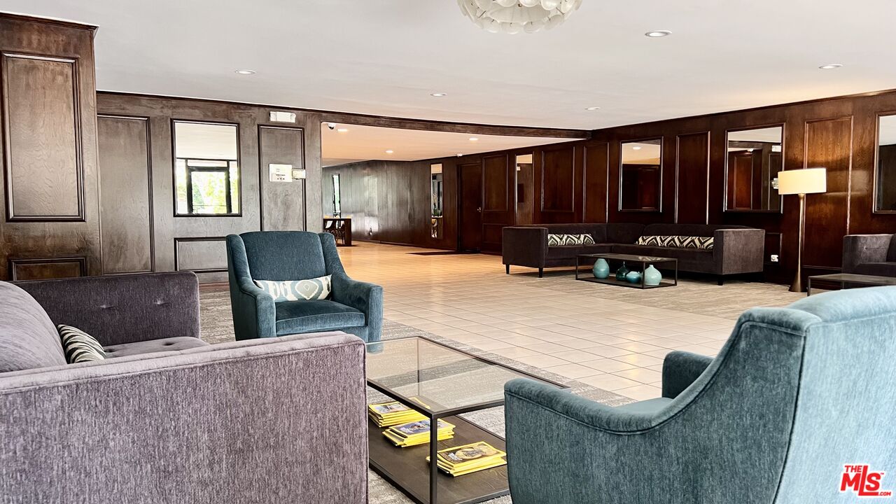 1124 N Kings Rd Unit: 103