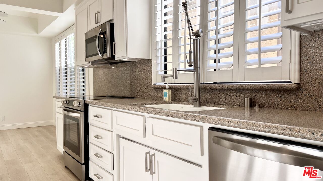 1124 N Kings Rd Unit: 103