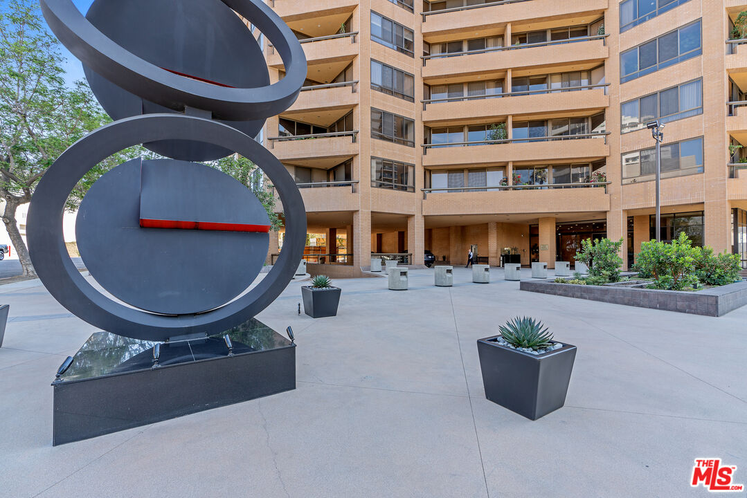 10430 WILSHIRE BLVD Unit: 2001