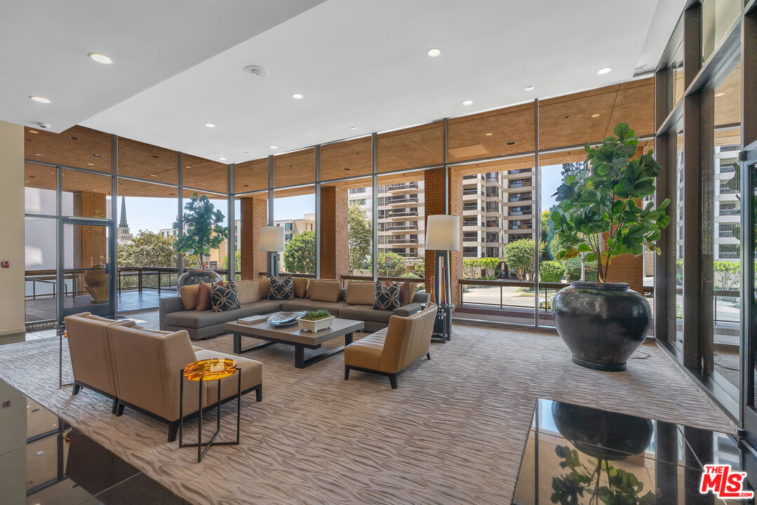 10430 WILSHIRE BLVD Unit: 2001