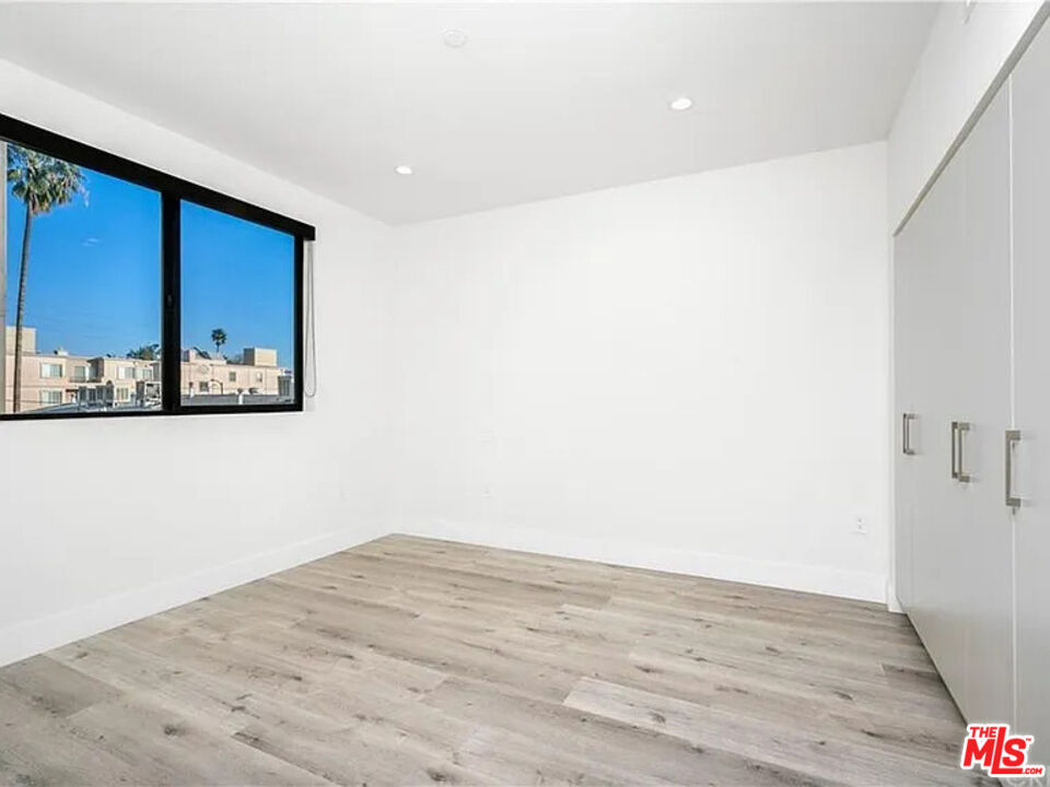 5923 Laurel Canyon Blvd