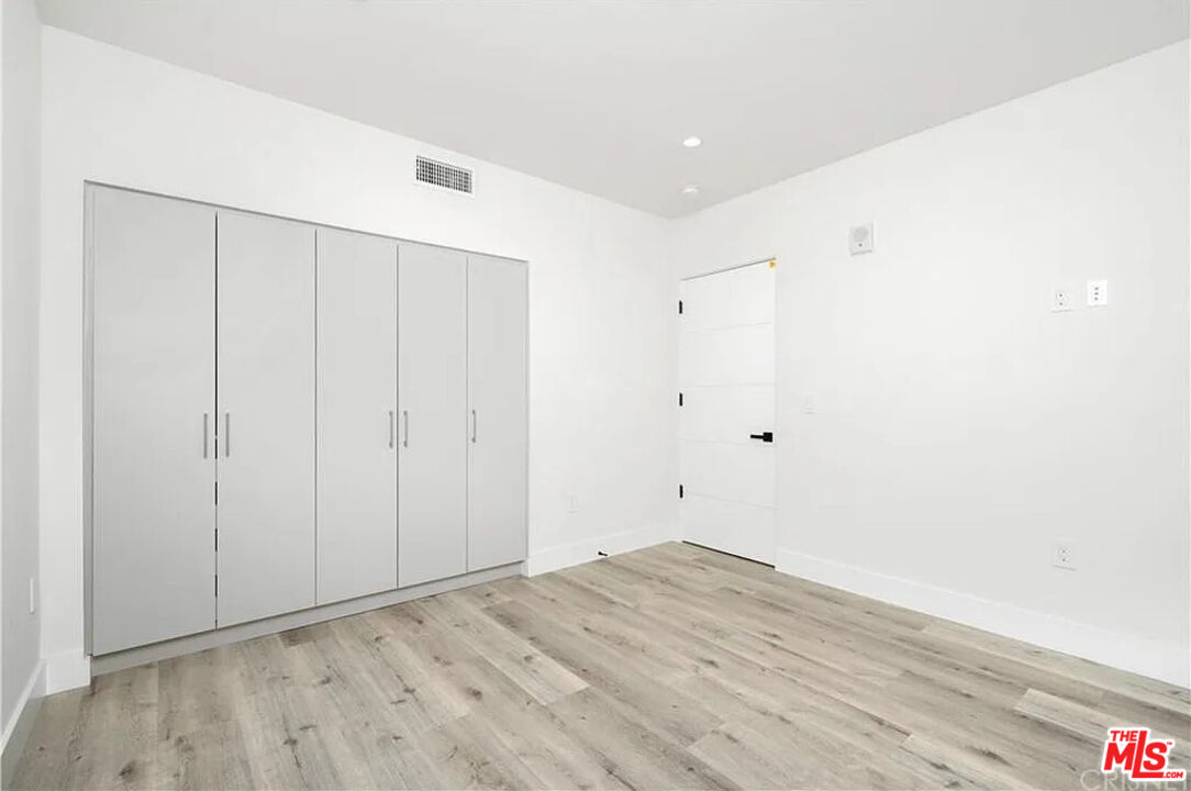 5923 Laurel Canyon Blvd