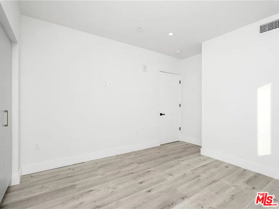 5923 Laurel Canyon Blvd