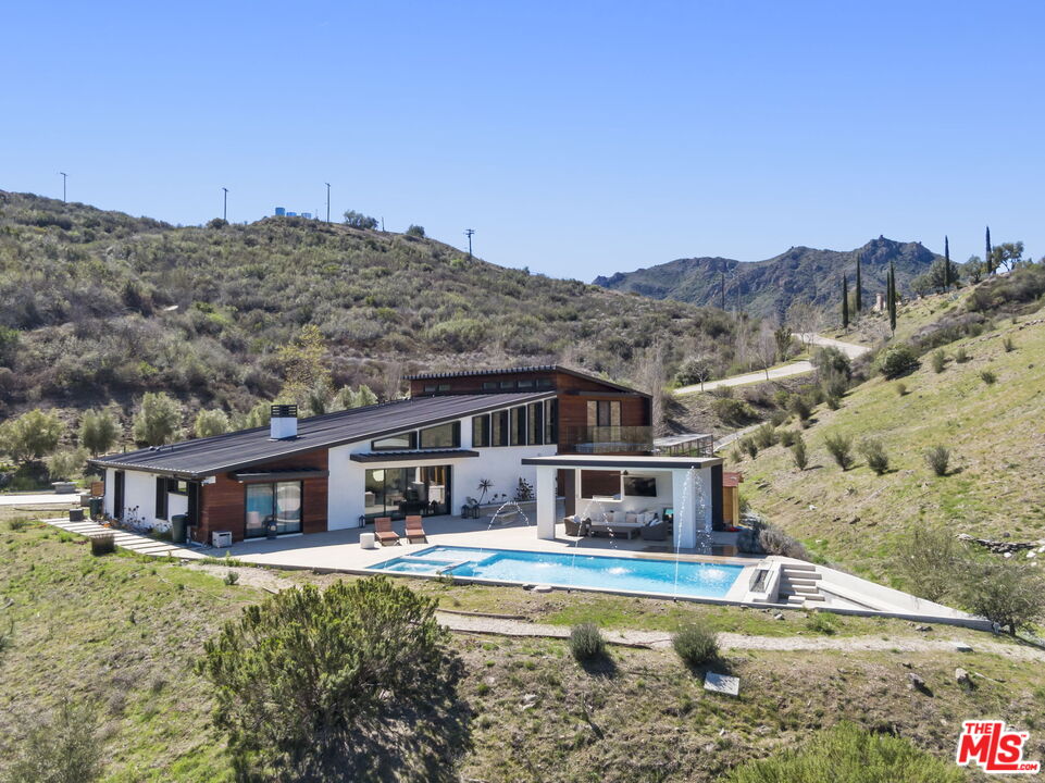 31830 Lobo Canyon