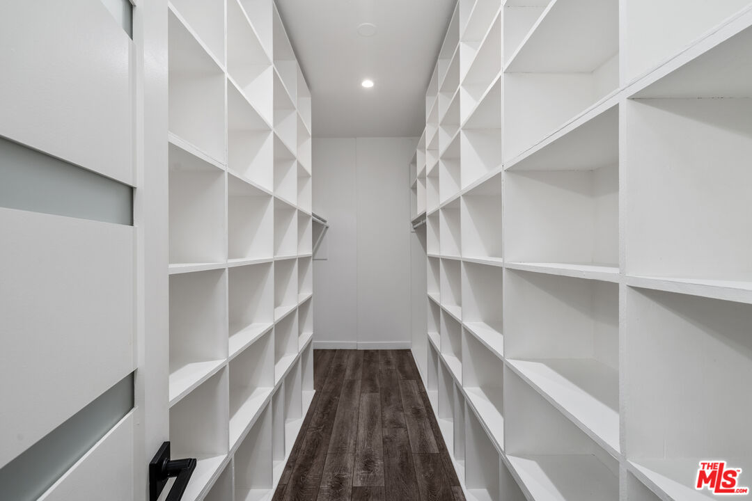 9000 Cynthia St Unit: 205