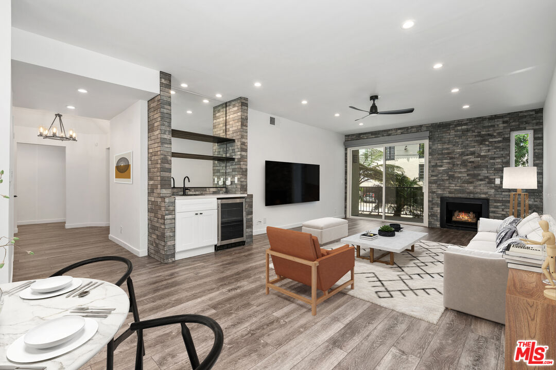 9000 Cynthia St Unit: 205