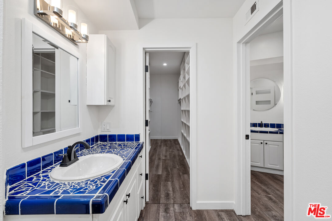 9000 Cynthia St Unit: 205