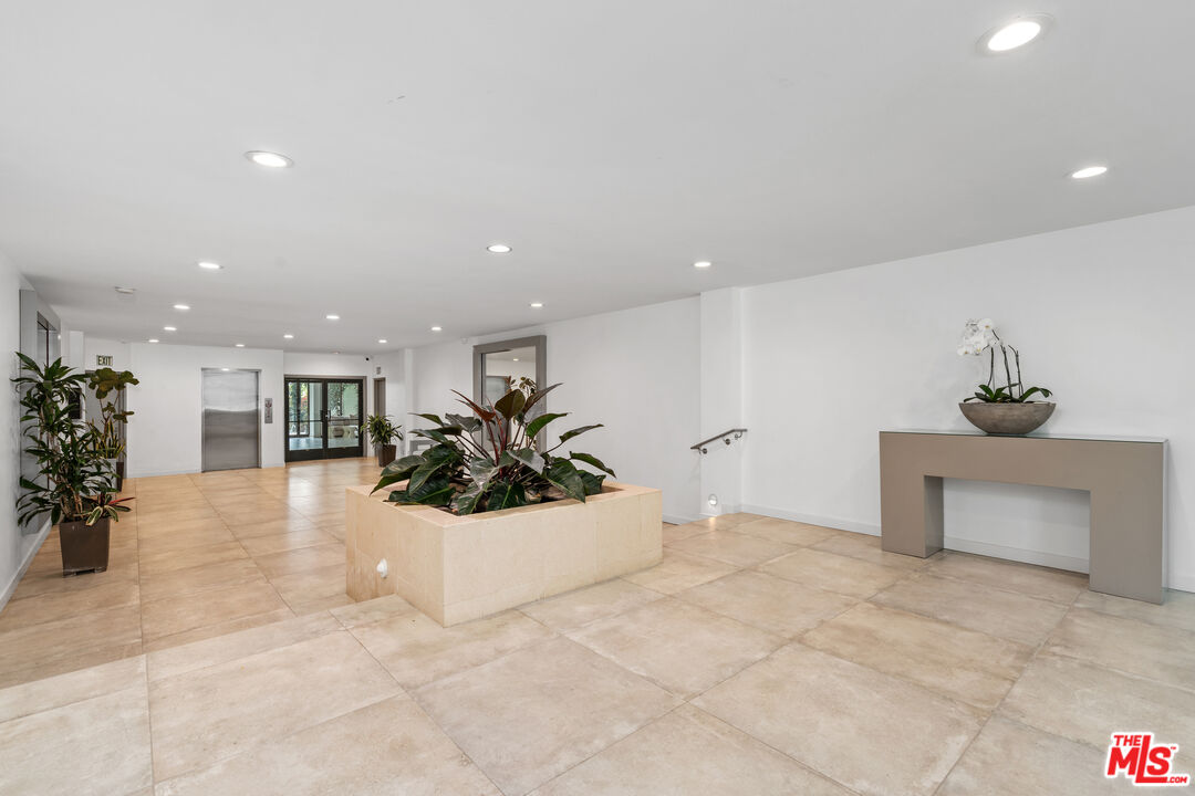 9000 Cynthia St Unit: 205