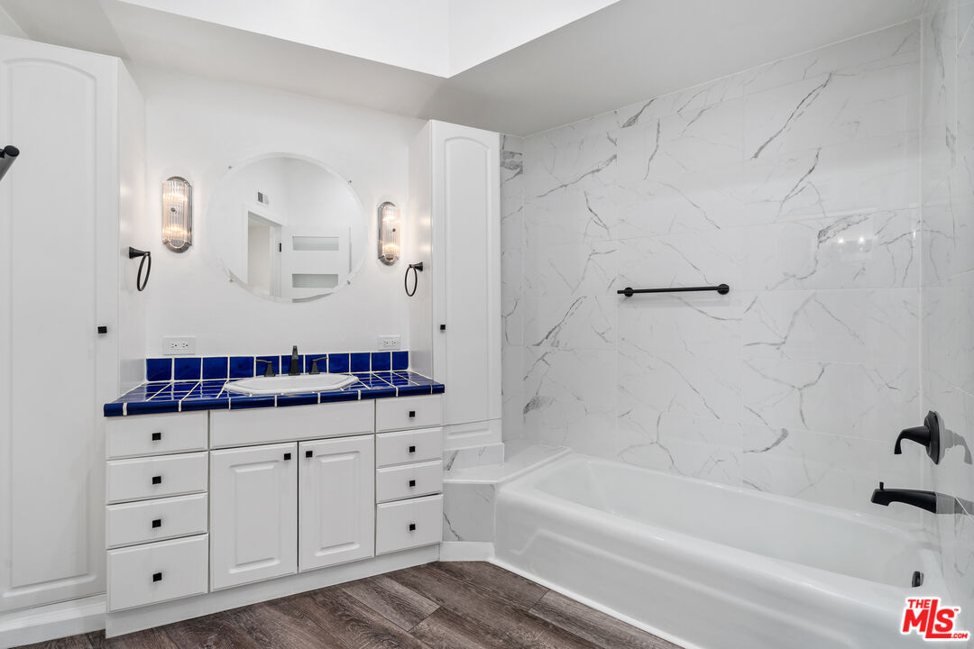 9000 Cynthia St Unit: 205