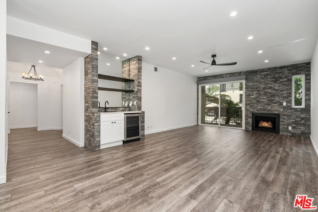 9000 Cynthia St Unit: 205