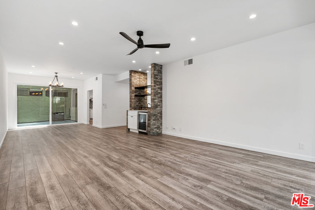 9000 Cynthia St Unit: 205