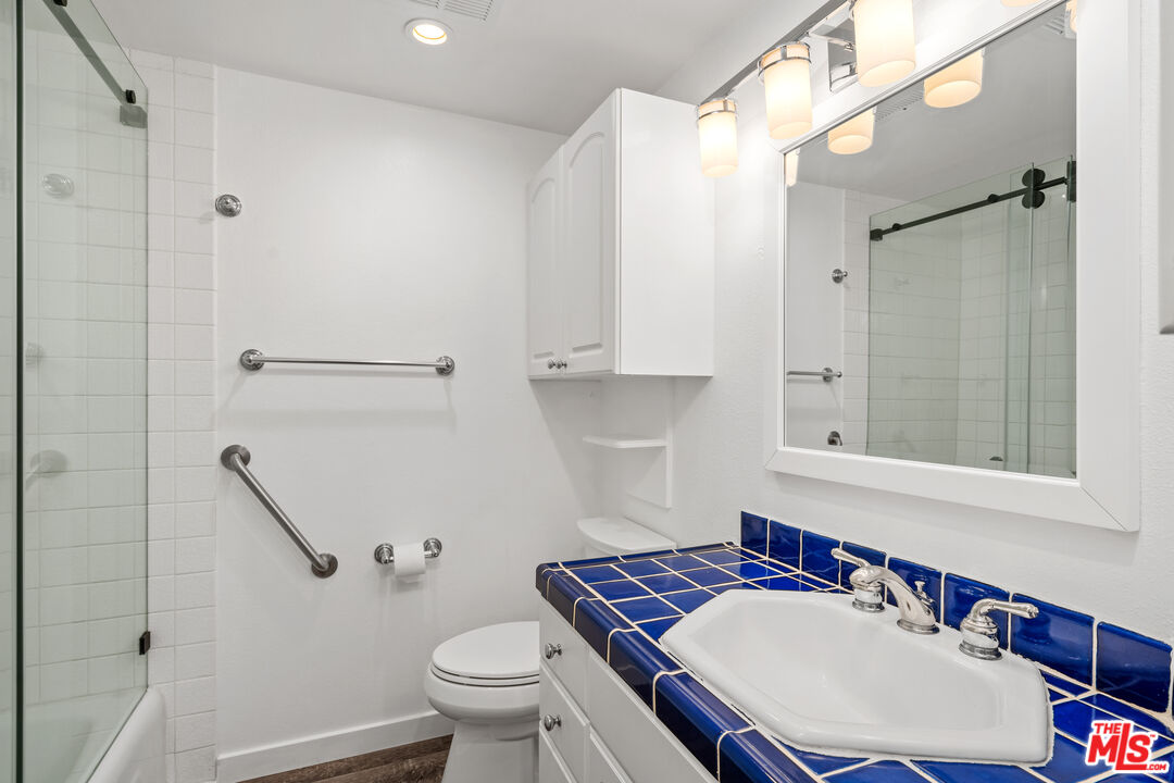 9000 Cynthia St Unit: 205