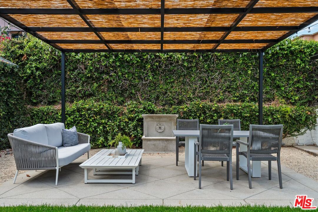 223 S Alta Vista Blvd