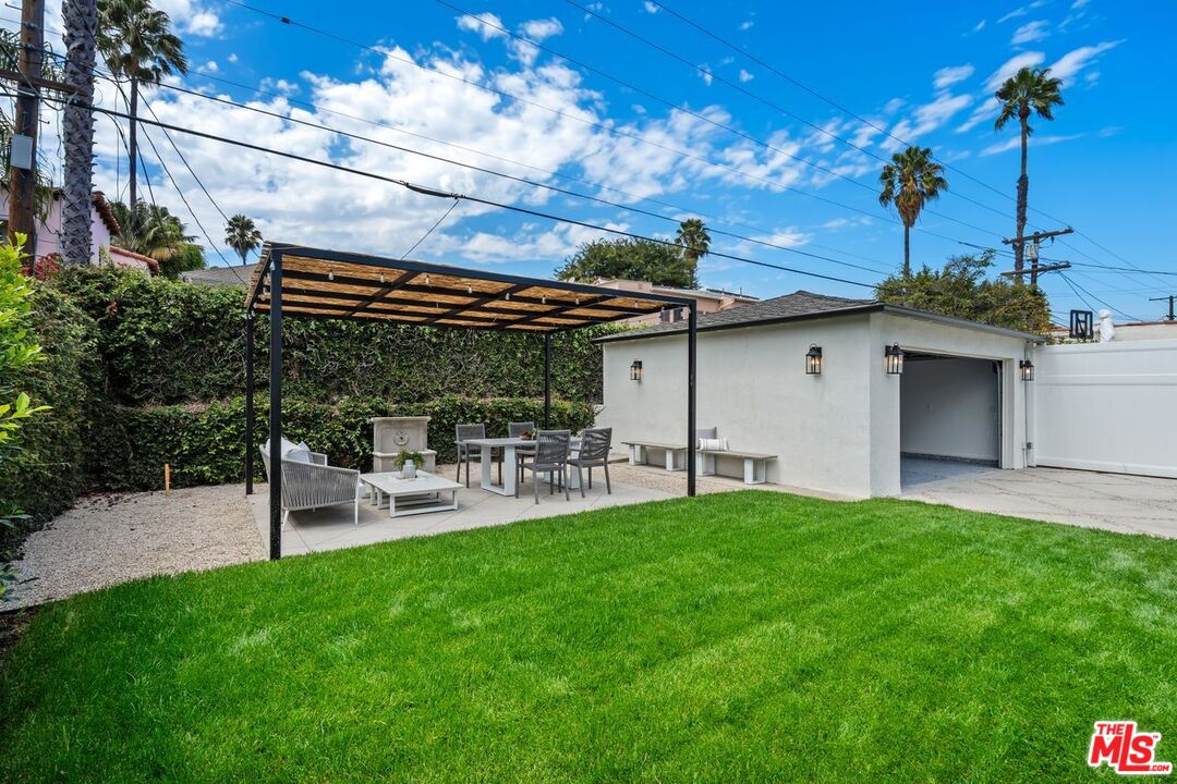 223 S Alta Vista Blvd