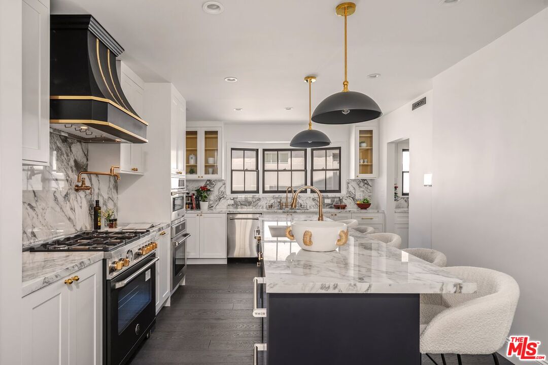 223 S Alta Vista Blvd