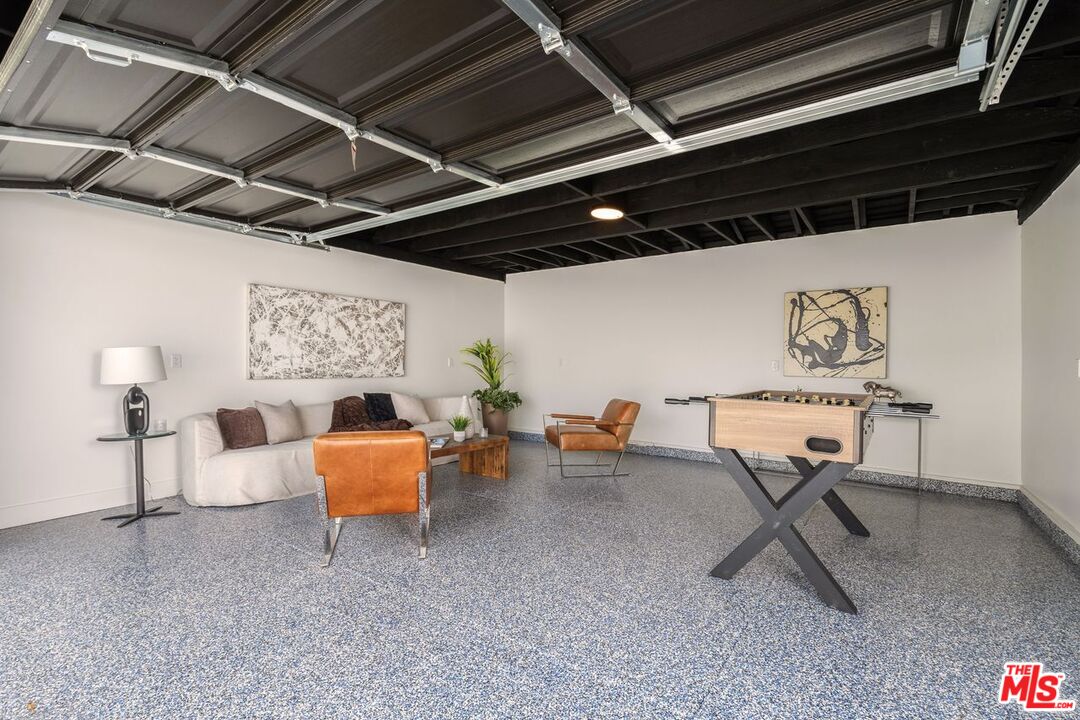 223 S Alta Vista Blvd