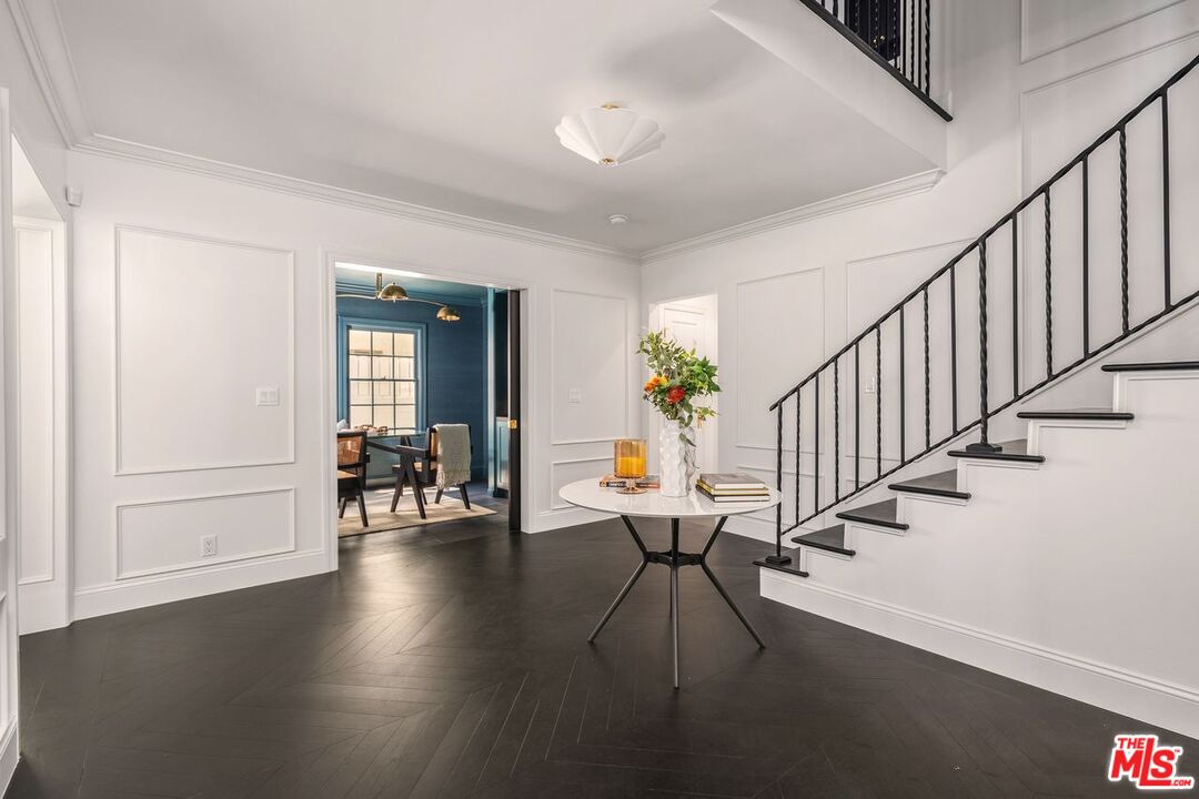 223 S Alta Vista Blvd