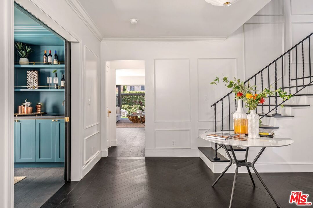 223 S Alta Vista Blvd