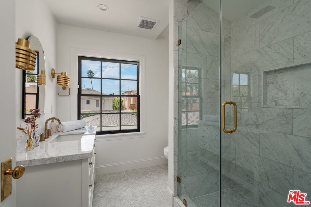 223 S Alta Vista Blvd