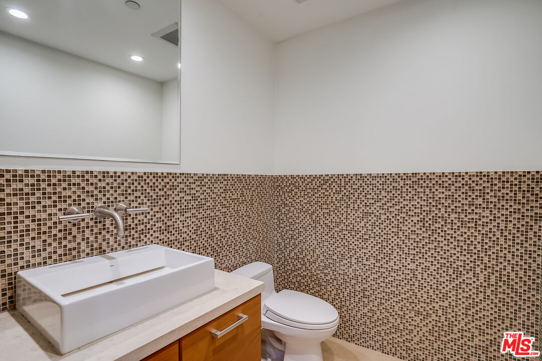 1517 S Bentley Ave Unit: 201