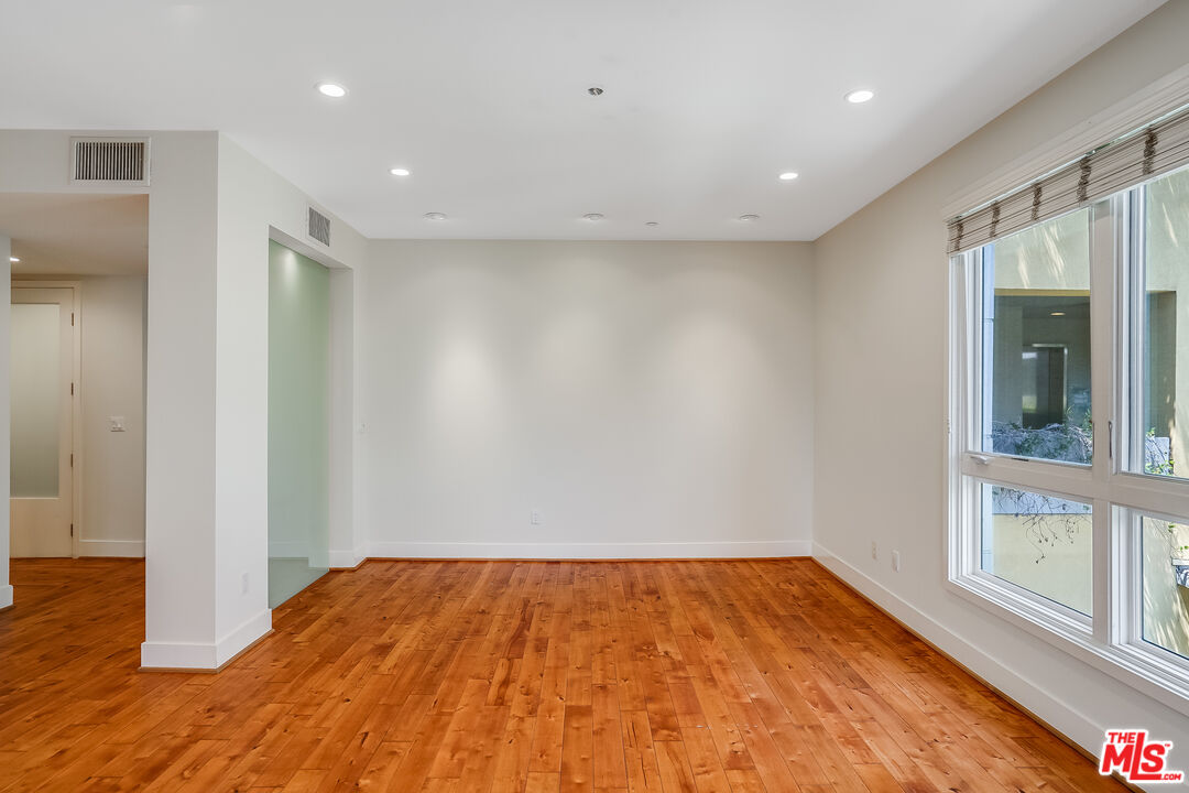 1517 S Bentley Ave Unit: 201