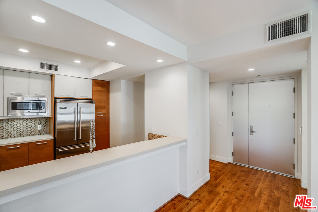 1517 S Bentley Ave Unit: 201