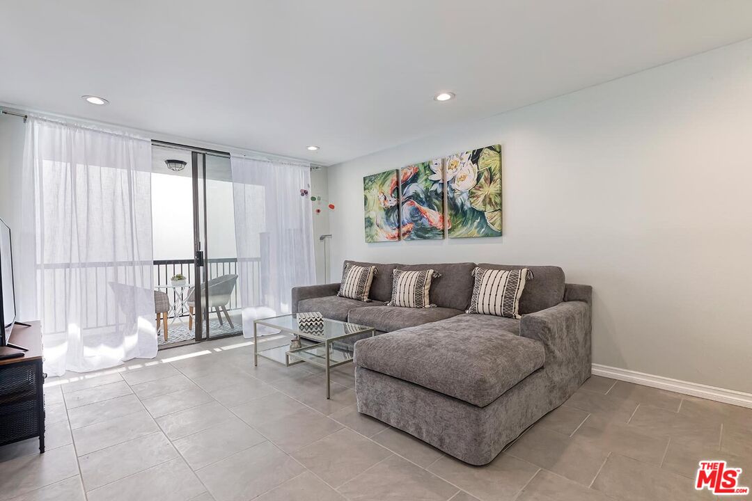 906 N Doheny Dr Unit: 418