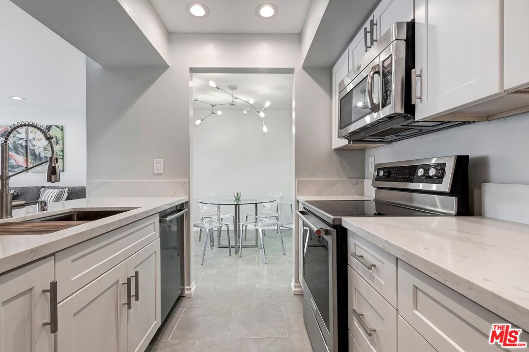 906 N Doheny Dr Unit: 418