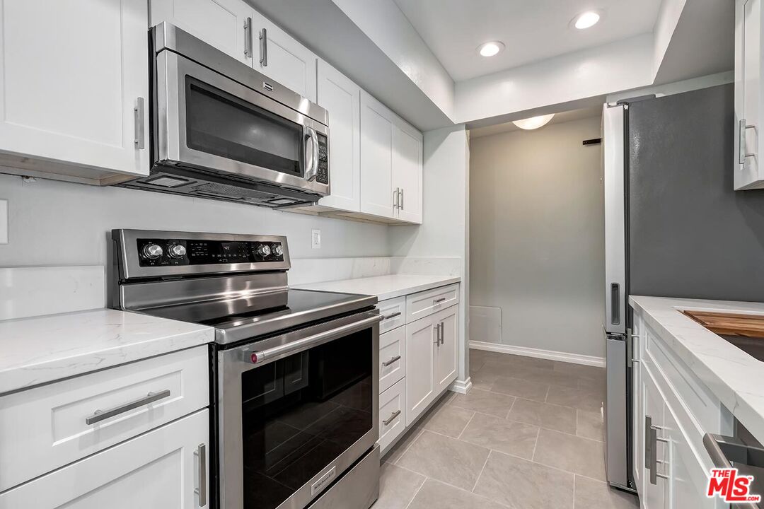 906 N Doheny Dr Unit: 418