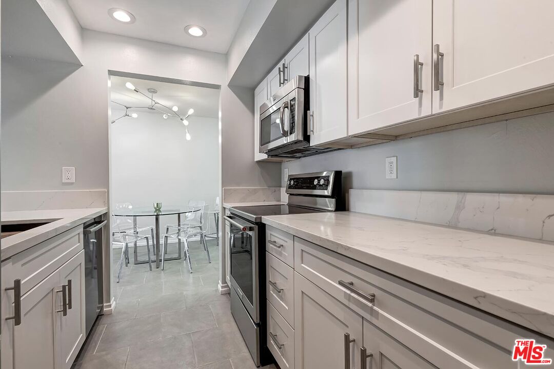 906 N Doheny Dr Unit: 418