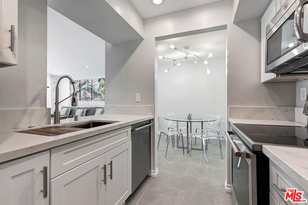 906 N Doheny Dr Unit: 418