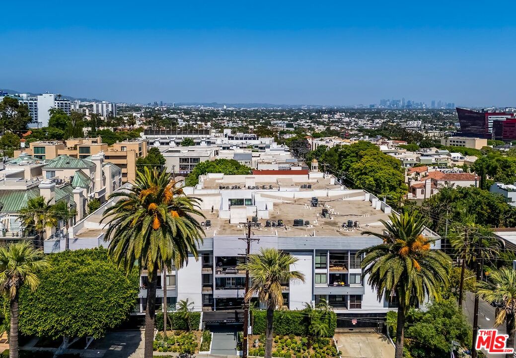 906 N Doheny Dr Unit: 418