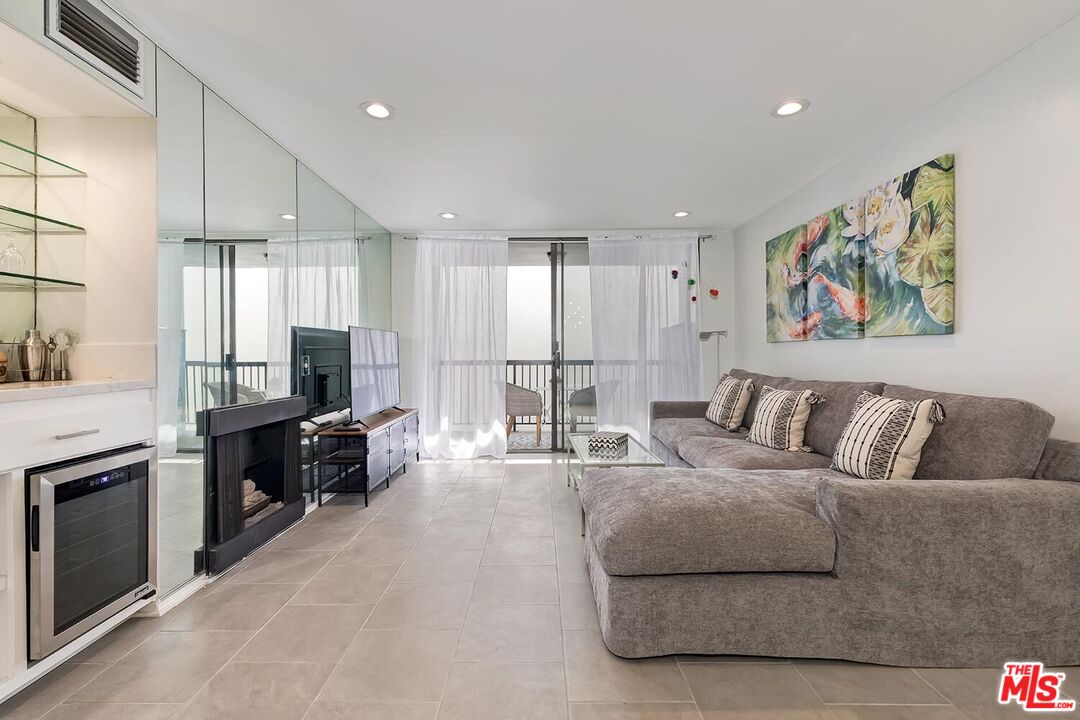 906 N Doheny Dr Unit: 418